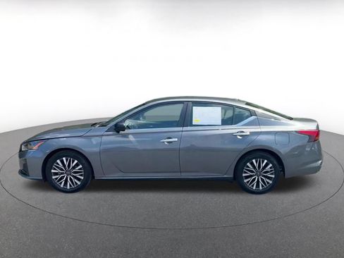 Used 2025 Nissan Altima 2.5 SV FWD image 7