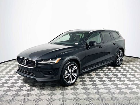 Certified 2025 Volvo V60 B5 Cross Country Plus w/ Protection Package Premier image 3