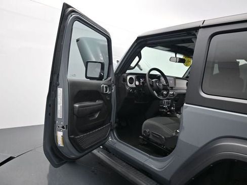 Used 2025 Jeep Wrangler Sport AWD/4WD image 16