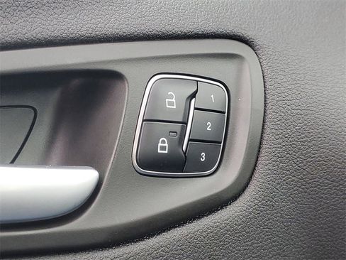 Used 2019 Ford Escape Titanium image 17