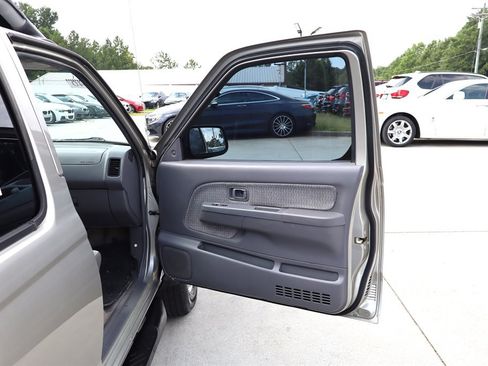 Used 2000 Nissan Frontier XE RWD image 34