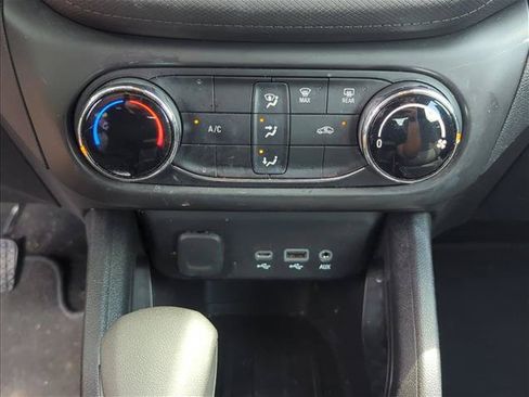 Used 2021 Chevrolet TrailBlazer LS FWD image 20