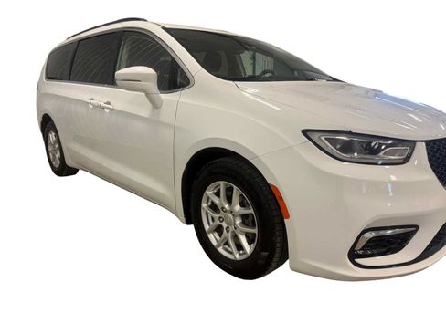 Used 2022 Chrysler Pacifica Touring-L FWD image 10