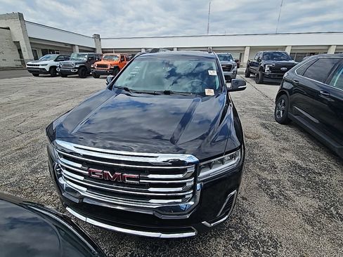 Used 2023 GMC Acadia SLE w/ Driver Convenience Package image 2