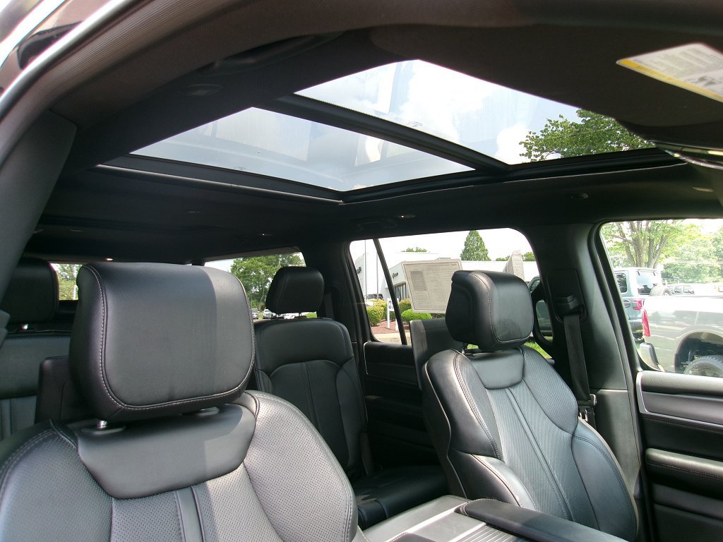Used 2024 Jeep Wagoneer L Series II AWD/4WD image 22