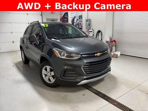 Used 2017 Chevrolet Trax LT w/ LT Convenience Package image 1