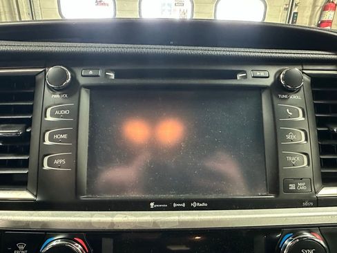 Used 2017 Toyota Highlander XLE image 8