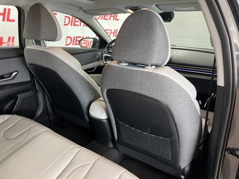 Used 2023 Hyundai Elantra Limited FWD image 11