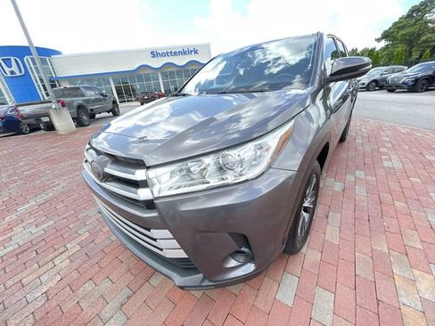 Used 2018 Toyota Highlander LE FWD image 27