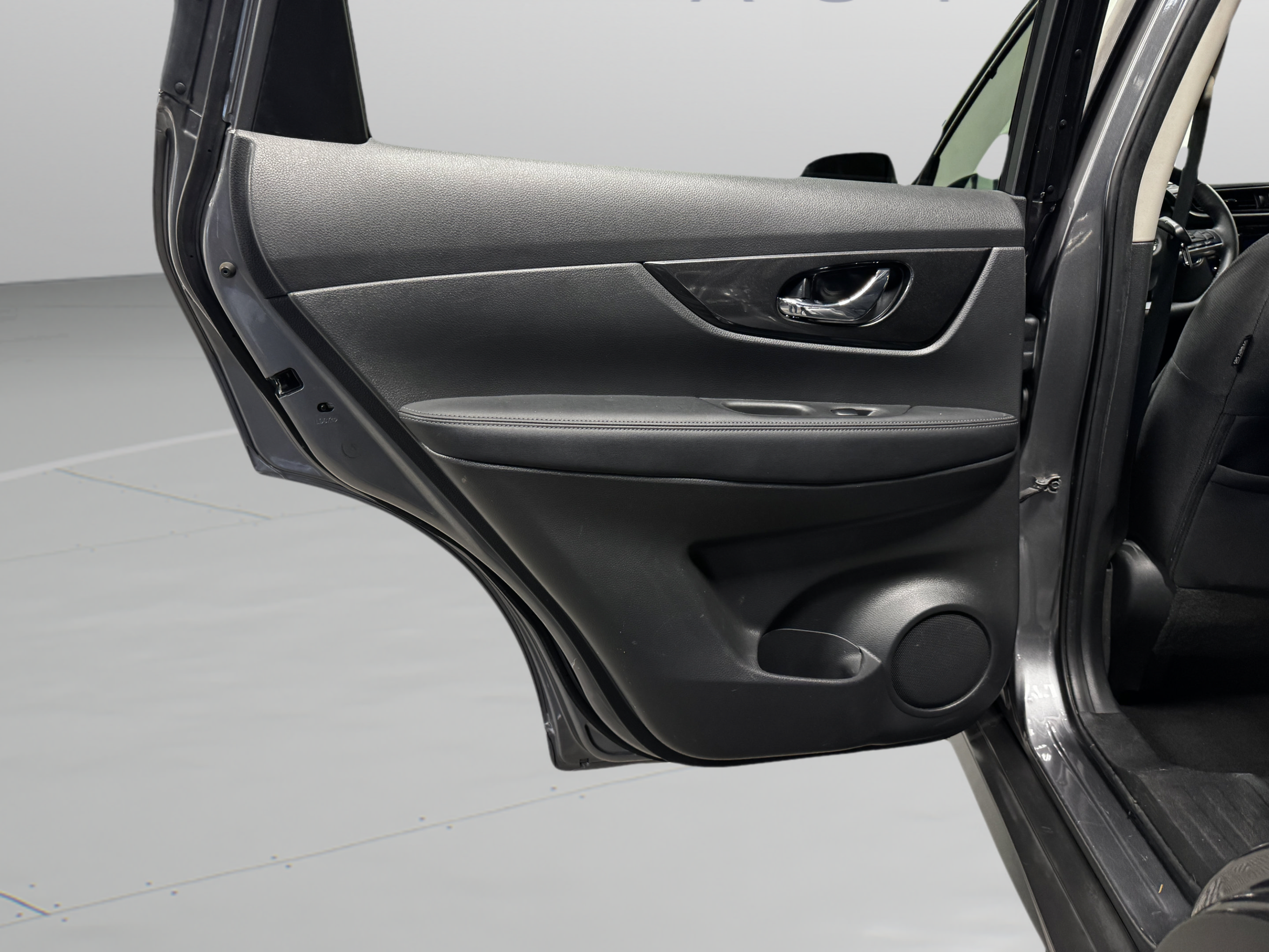 Used 2019 Nissan Rogue SV FWD image 14