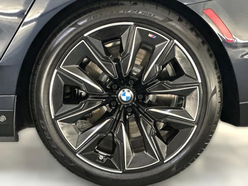 Used 2025 BMW i7 xDrive60 image 11