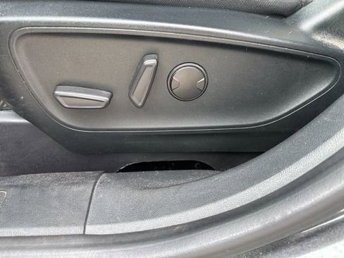 Used 2020 Ford Escape SE image 19