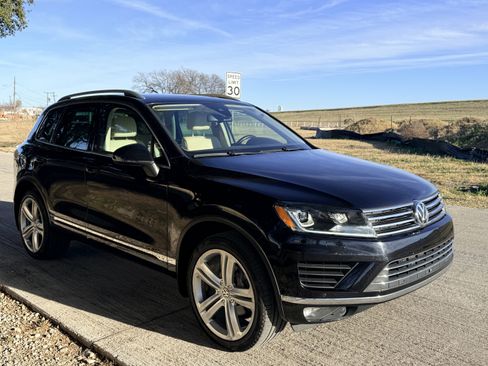 Used 2016 Volkswagen Touareg Executive image 2