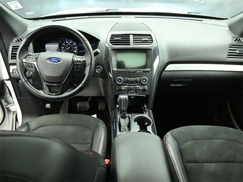 Certified 2018 Ford Explorer XLT w/ Equipment Group 202A image 22