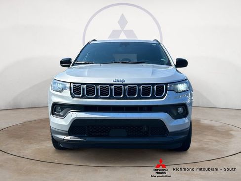 Used 2024 Jeep Compass Latitude AWD/4WD image 8