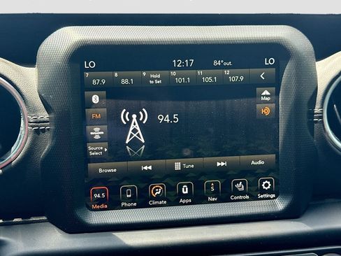 Used 2022 Jeep Wrangler Unlimited Sahara w/ Cold Weather Group AWD/4WD image 16
