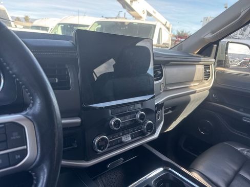 Used 2023 Ford Expedition Max XLT image 12