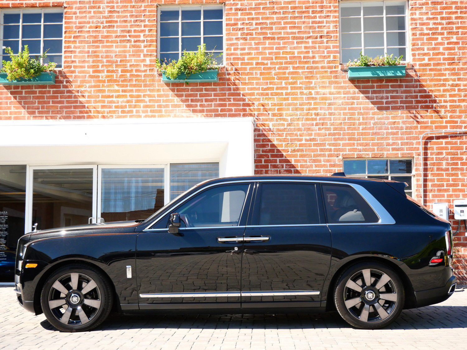 Certified 2022 Rolls-Royce Cullinan w/ Technology Package AWD/4WD image 3