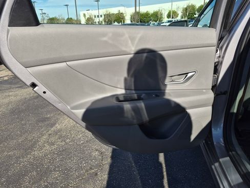 Used 2025 Hyundai Elantra SE image 20