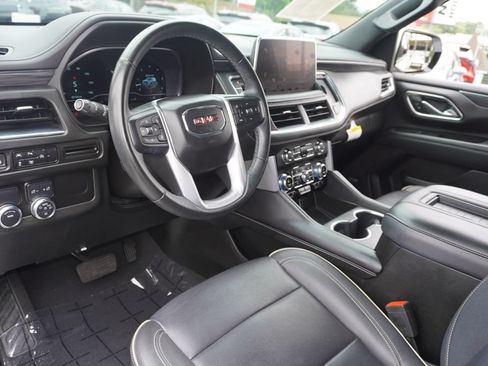 Used 2023 GMC Yukon SLT w/ SLT Premium Package RWD image 16