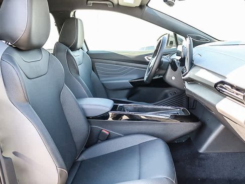 New 2025 Volkswagen ID.4 Pro S Plus image 18