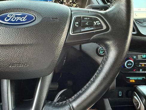 Used 2019 Ford Escape SEL image 21