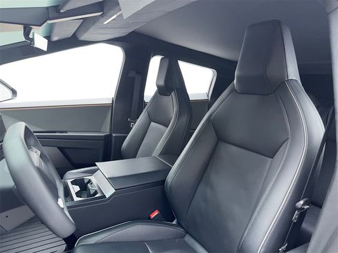 Used 2024 Tesla Cybertruck AWD Crew Cab image 34