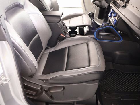 Used 2022 Ford Bronco Black Diamond image 13