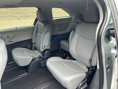 Used 2023 Toyota Sienna XLE AWD/4WD image 15