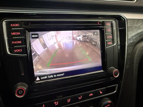 Used 2018 Volkswagen Passat 2.0T SE image 19