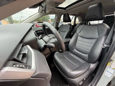 Used 2022 Toyota RAV4 XLE Premium AWD/4WD image 10