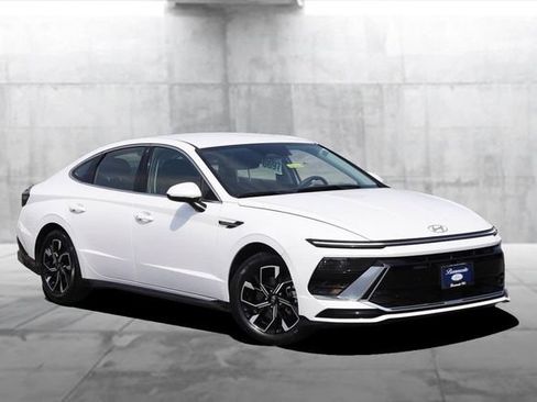 Used 2025 Hyundai Sonata SEL FWD image 2