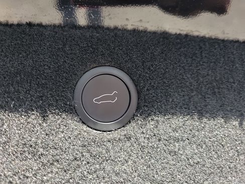 Used 2023 Tesla Model X image 17