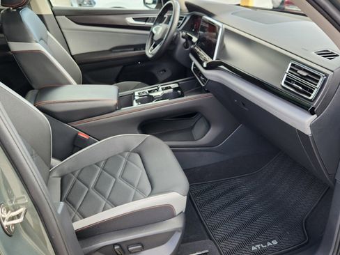 Used 2024 Volkswagen Atlas Peak Edition SEL image 13