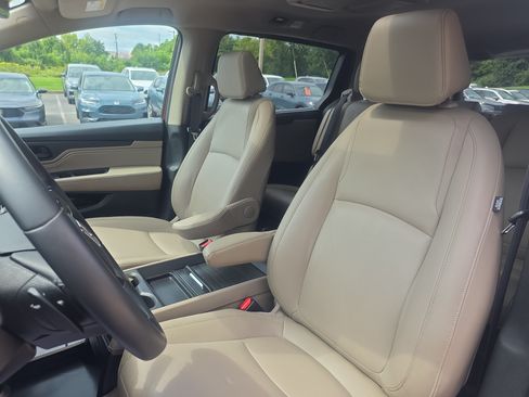 Used 2018 Honda Odyssey Touring image 11