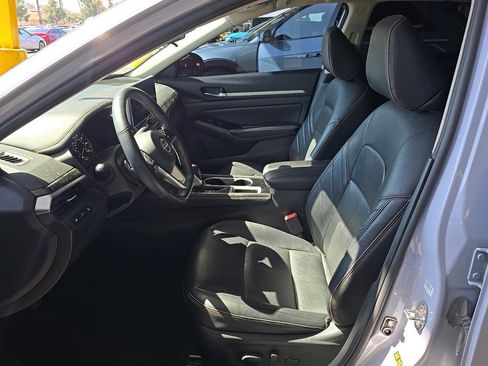 Used 2025 Nissan Altima 2.5 SR w/ SR Premium Package FWD image 8