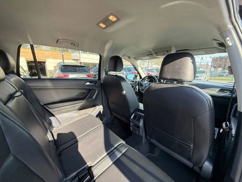 Used 2018 Volkswagen Tiguan SE AWD/4WD image 48