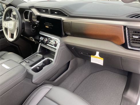 New 2026 GMC Sierra 2500 Denali w/ Denali Reserve Package image 18