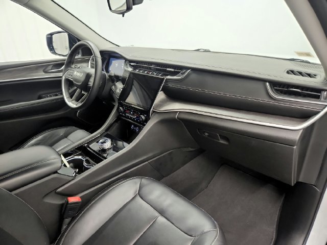 Used 2022 Jeep Grand Cherokee L Limited w/ Black Appearance Package RWD image 25