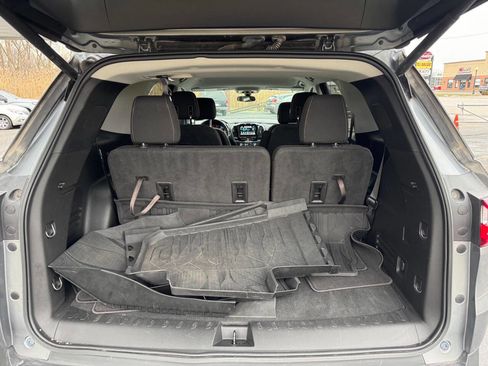 Used 2018 Chevrolet Traverse LT image 9