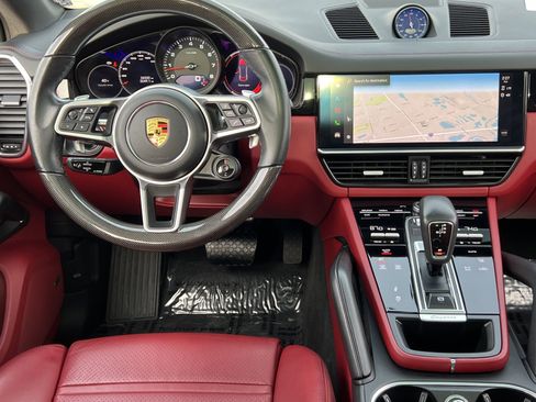 Certified 2022 Porsche Cayenne Coupe image 14