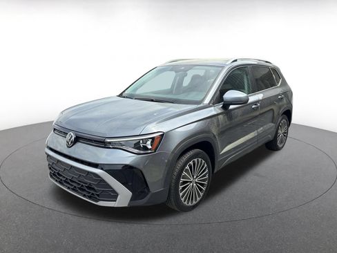 Used 2025 Volkswagen Taos SE FWD image 7