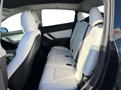 Used 2022 Tesla Model Y Performance image 16