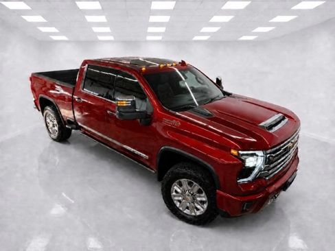 Used 2025 Chevrolet Silverado 2500 High Country w/ Technology Package AWD/4WD image 4