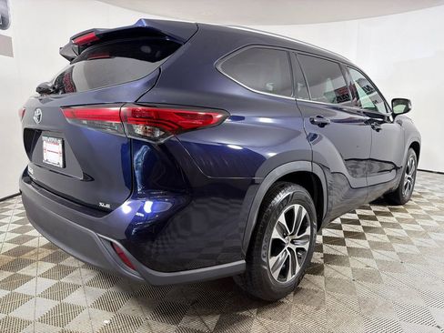Used 2021 Toyota Highlander XLE image 4