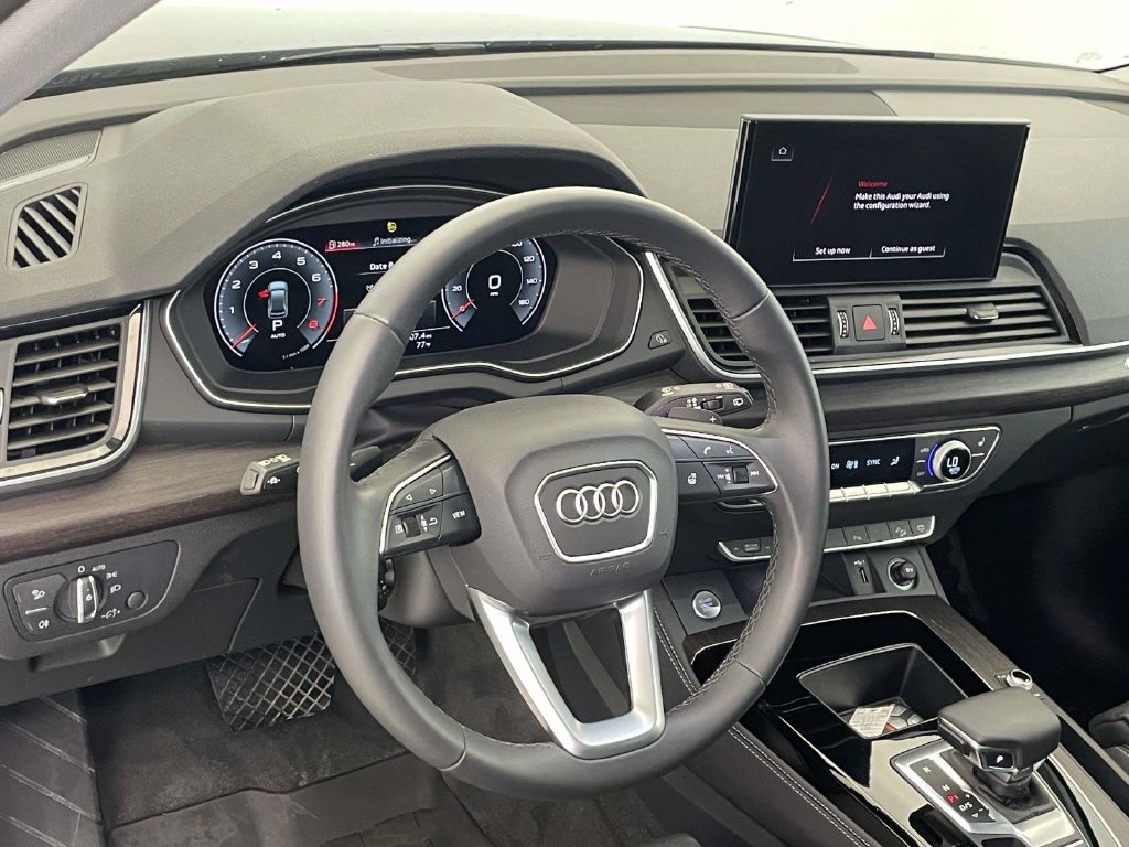 Certified 2025 Audi Q5 2.0T Premium Plus w/ Premium Plus Package AWD/4WD image 4