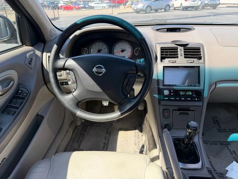 Used 2002 Nissan Maxima SE FWD image 16