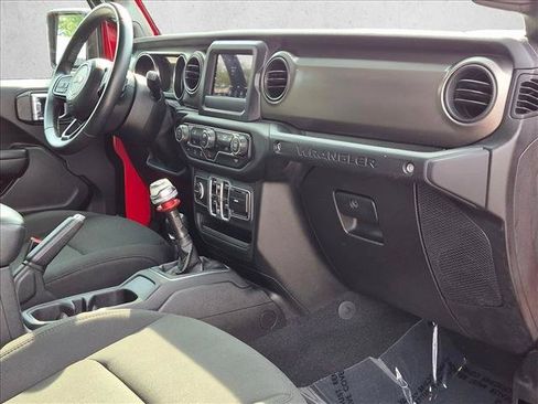 Used 2018 Jeep Wrangler Unlimited Sport S AWD/4WD image 20