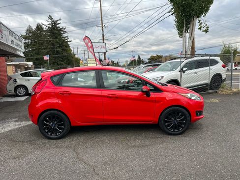 Used 2014 Ford Fiesta SE w/ Equipment Group 201A FWD image 8