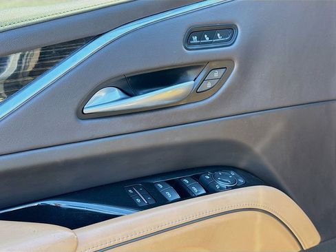 Used 2022 Cadillac Escalade Premium Luxury image 25